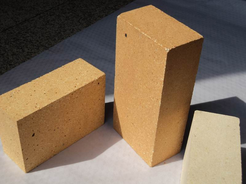 Refractory bricks for rotary kilns